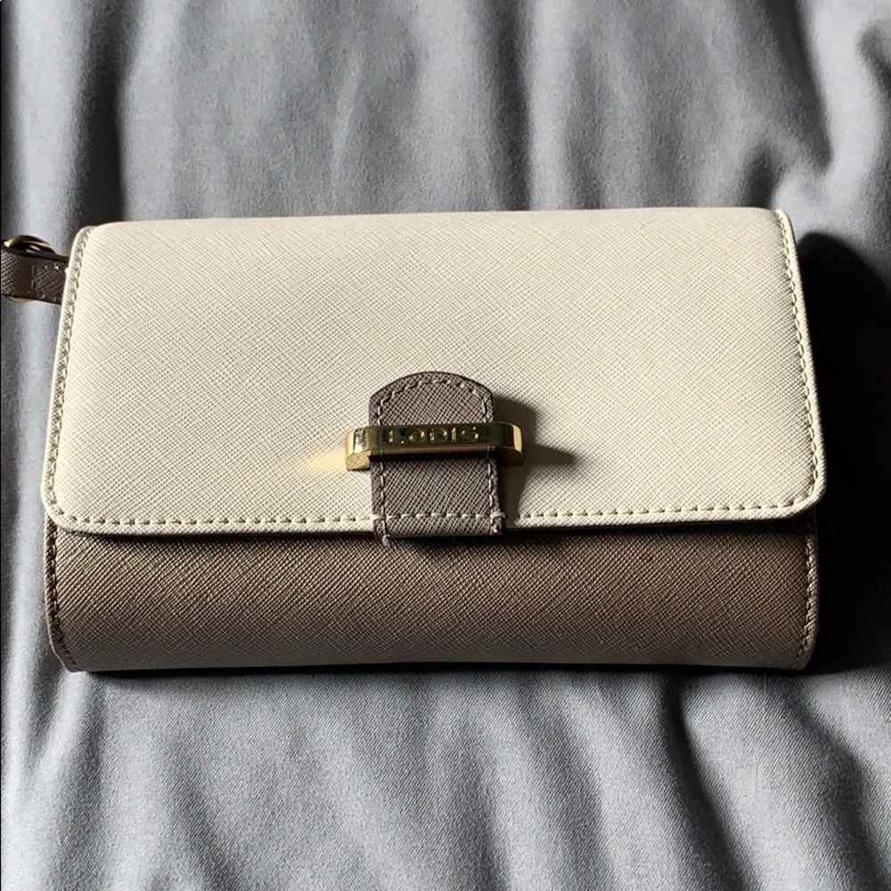 Lodis Crossbody with card slots